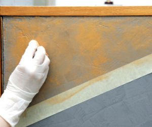 Na warstwę betonu można nanieść dodatokową warstwę ozdobnej farby metalicznej