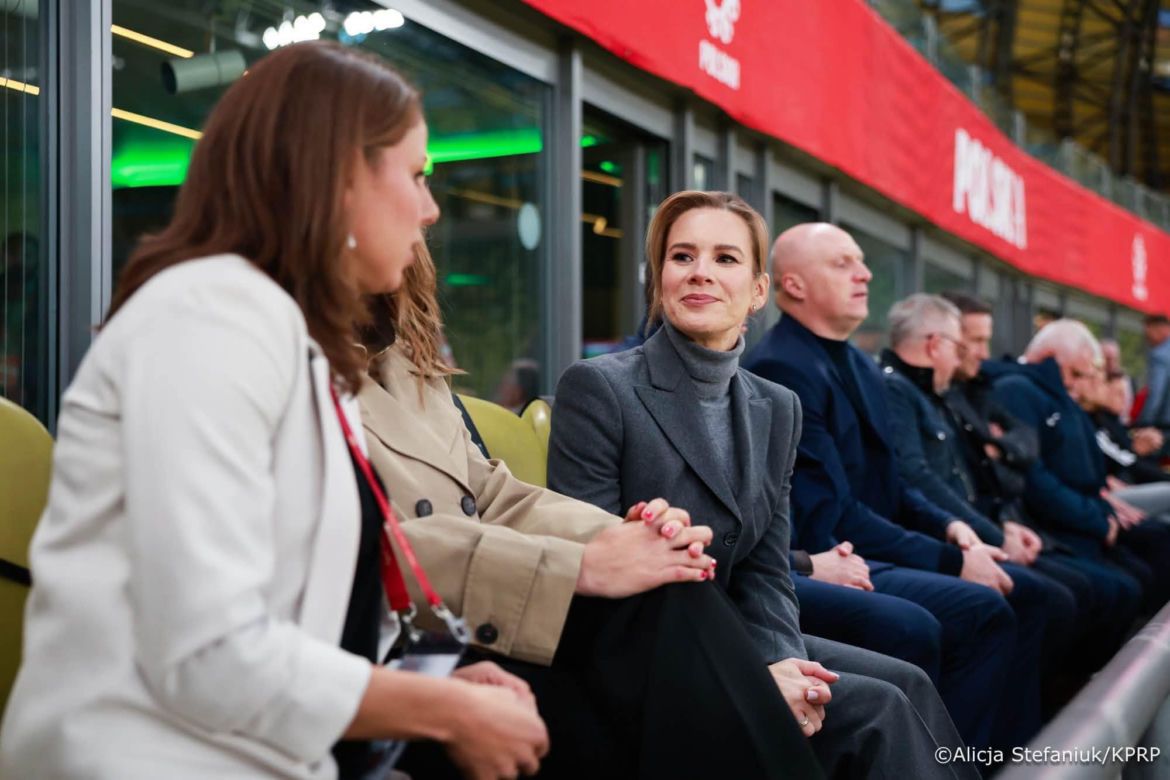 Marta Nawrocka na trybunach