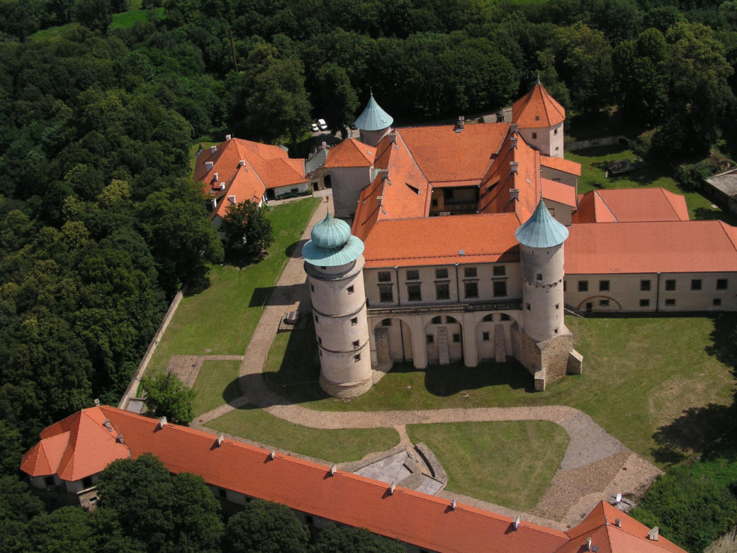 Na tym zamku powstała pierwsza w Polsce książka kucharska. Królowa Bona miała tam jeździć po gzymsie na osiołku