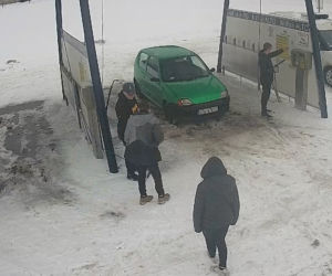 Katowice: Wandale zniszczyli myjnię samochodową. Szuka ich policja. Rozpoznajesz? [ZDJĘCIA]