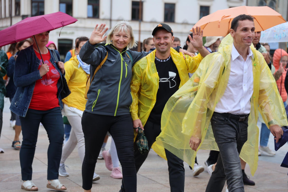Lubelska Piesza Pielgrzymka na Jasną Górę 2024. Pątnikom deszcz niestraszny!