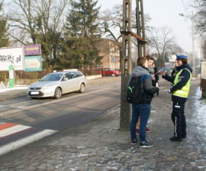 Policja zachęca do noszenia odblasków