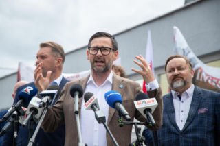 Przepychanki i rękoczyny przed „Solino”. Czarnek i Obajtek protestowali w obronie kopalni