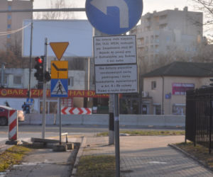 Nieczytelne skrzyżowanie przy Wola Park