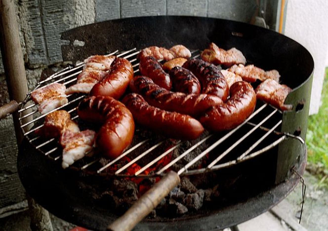 Grill piknik kiełbaski mięso