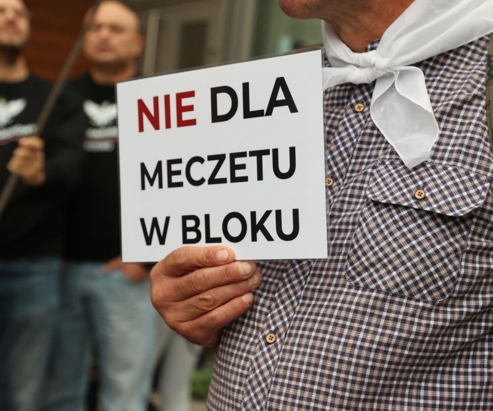 Tłumy na krakowskim osiedlu. Mieszkańcy powiedzieli stanowcze nie dla funkcjonowania meczetu