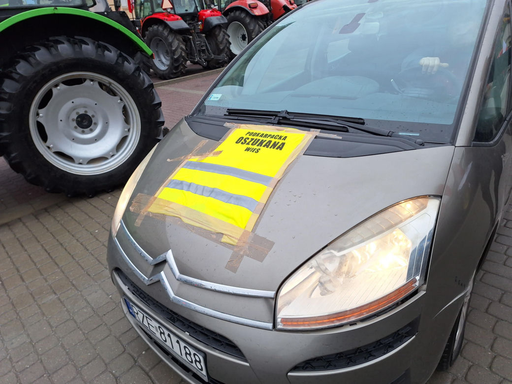 Rolnicy w Rzeszowie wyjechali na ulice. Trwa strajk generalny 