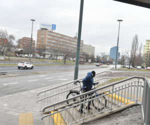 Międzynarodowy Dzień Inwalidów. Miejsca wstydu w Warszawie