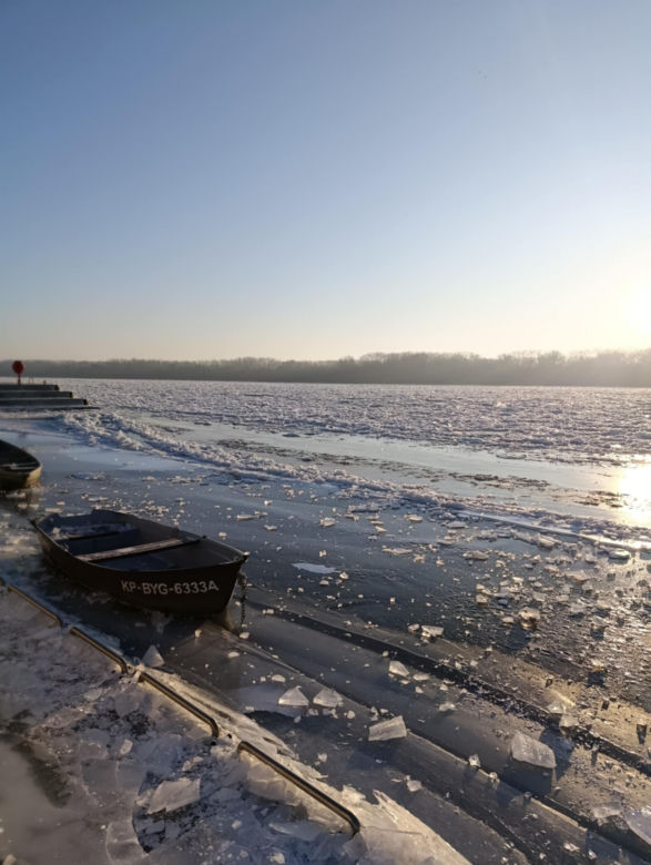 Wisła i Brda skute lodem! Zimowe piękno kusi, ale jest wyjątkowo niebezpieczne