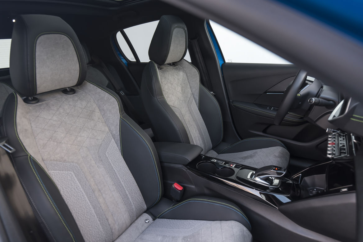 Peugeot e-208 GT