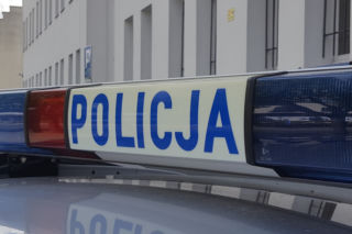Poszukiwany 17-latek dachował autem w rowie. Przyczyną wypadku była głupota i dużo procentów