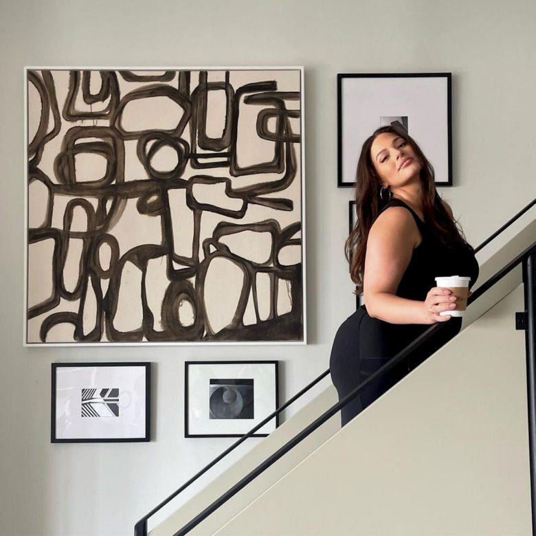 Ashley Graham trzy miesiące po ciąży. Odważne zdjęcia modelki plus size