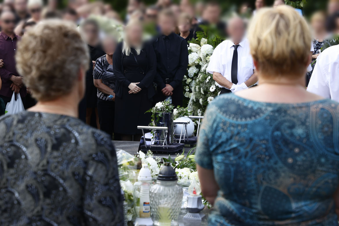 Pogrzeb ofiar wypadku w Elżbietowie. Zosia i jej mama Małgorzata L. wyruszą w ostatnią drogę
