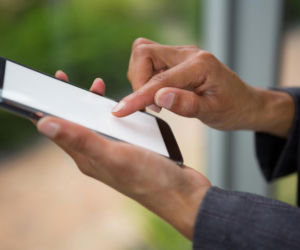 Zespół de Quervaina to już niemal choroba cywilizacyjna. Jakie są pierwsze objawy i jak uniknąć bólu? 