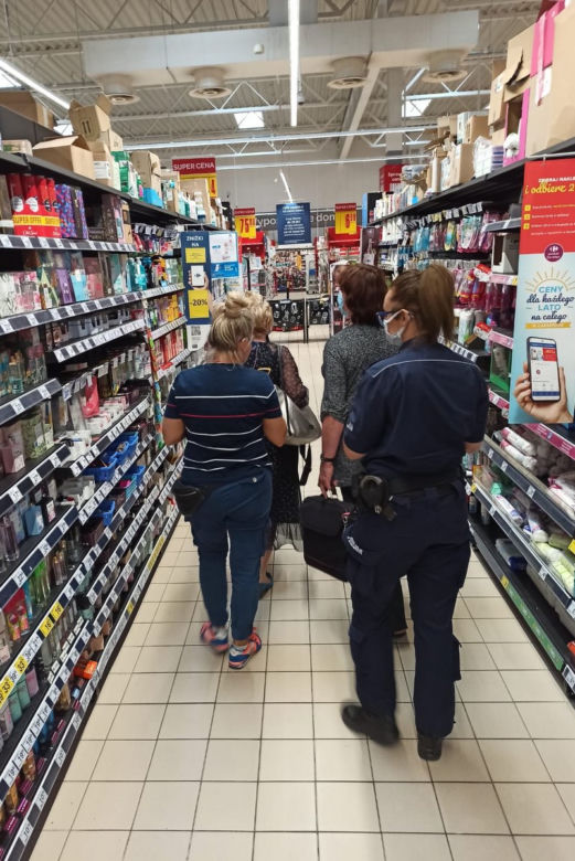 Policjanci kontrolowali sklepy w Fordonie 