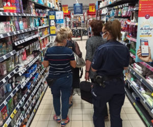 Policjanci kontrolowali sklepy w Fordonie 