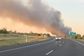 Potężny pożar pod Warszawą! Płonie składowisko odpadów, na miejscu chemicy