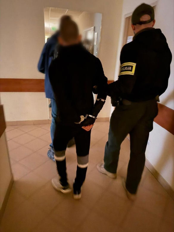 Zatrzymano dwóch skinheadów podejrzanych o podpalenia. Szokujące, co znaleziono w ich domach