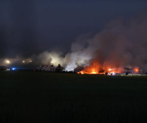 Pożar składowiska w Chorzowie opanowany. Dogaszanie może potrwać kilka dni 