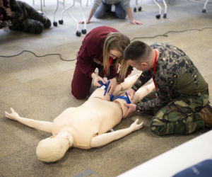 Aptekarze ćwiczą na wypadek wojny. Pierwsze takie szkolenie w Warszawie