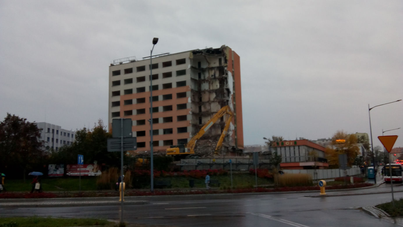 Olsztyn. Rozbiórka hotelu widmo