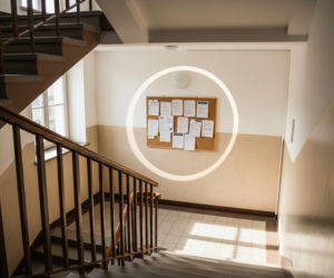 Nowa metoda oszustów w blokach. Na co uważać?