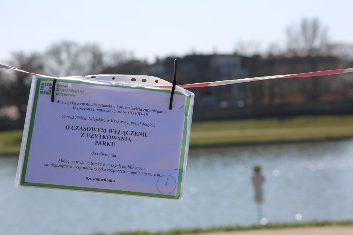Przejmujący widok: Zamknięte Planty i bulwary nad Wisłą