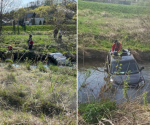 Zaparkował auto w rzece Radunia. Na miejscu straż pożarna [ZDJĘCIA]