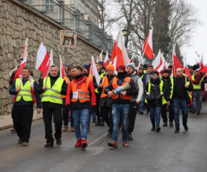 Protest rolników 20 marca w Lublinie. Przeszli ulicami miasta pod LUW