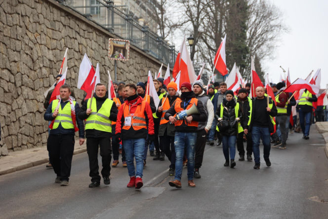 Protest rolników 20 marca w Lublinie. Przeszli ulicami miasta pod LUW