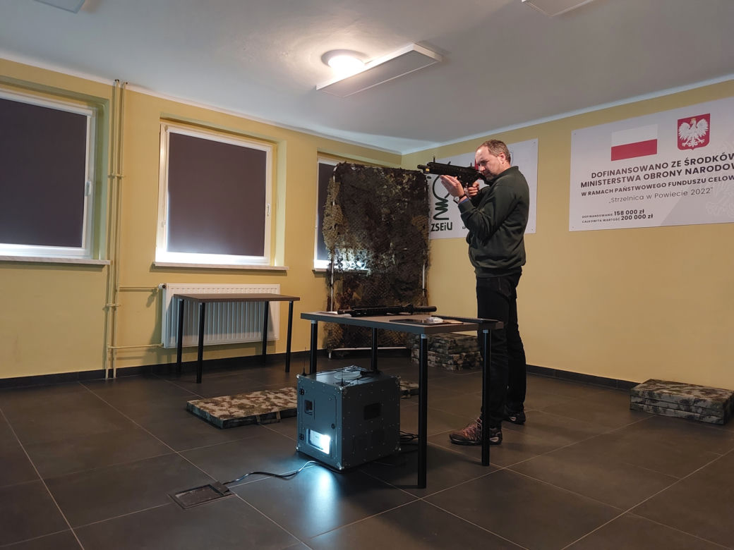 Wirtualna strzelnica w ZSEiU w Łaziskach Górnych