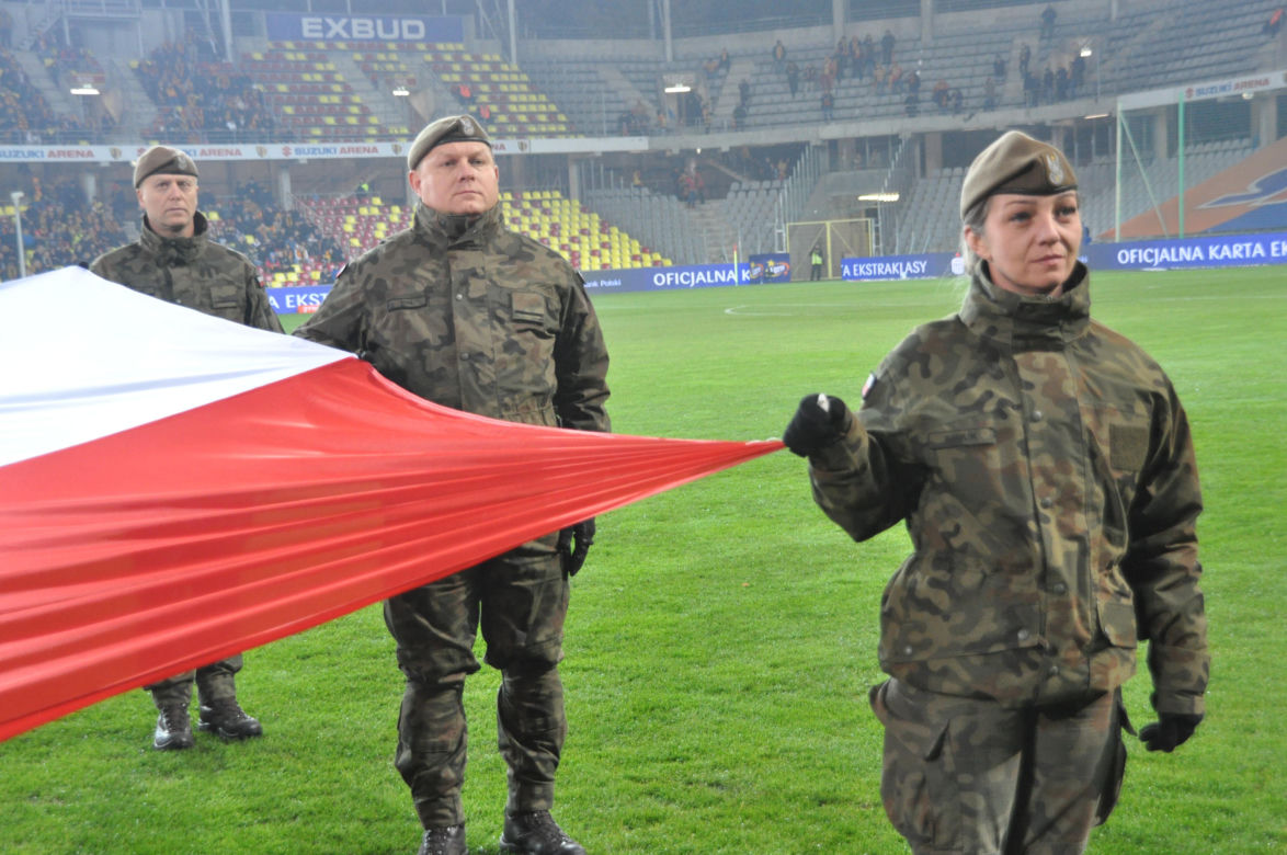 Żółto-czerwono na Suzuki Arenie! Zdjęcia kibiców na meczu Korona Kielce - Jagiellonia Białystok