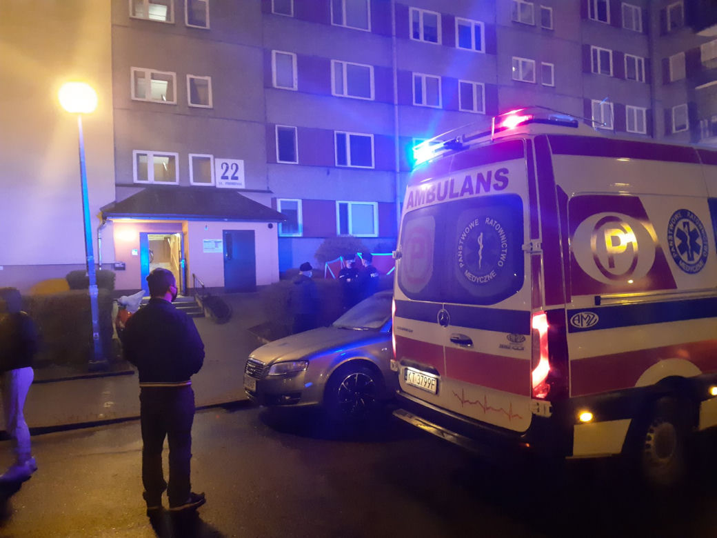 Tarnów. Sylwester K. podpalił łóżko, a potem RZUCIŁ SIĘ Z DZIEWIĄTEGO PIĘTRA