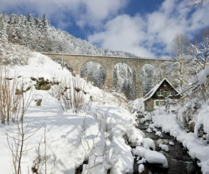 Ten bożonarodzeniowy jarmark oczaruje każdego – i to dosłownie. Przypomina scenerię z uniwersum Harry’ego Pottera