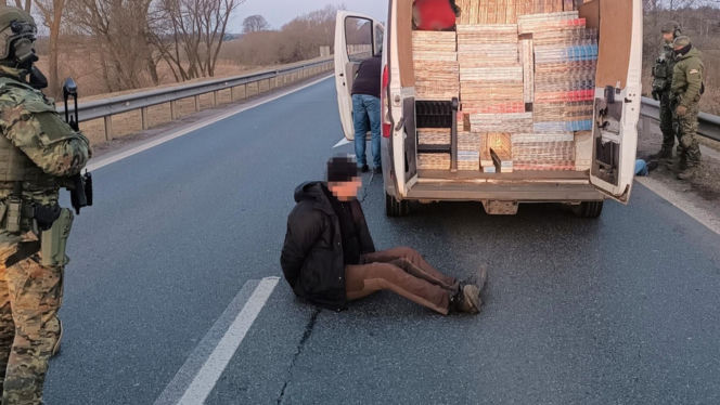 Papierosy za ponad 1,5 mln zł znalezione w busie