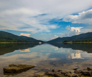 To jezioro w Małopolsce grało w filmie Ogniem i mieczem. Teraz umiera, a mieszkańcy są przerażeni brakiem wody