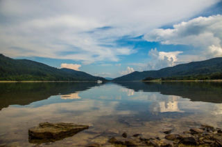 To jezioro w Małopolsce grało w filmie Ogniem i mieczem. Teraz umiera, a mieszkańcy są przerażeni brakiem wody