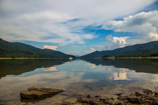 To jezioro w Małopolsce grało w filmie "Ogniem i mieczem". Teraz umiera, a mieszkańcy są przerażeni brakiem wody