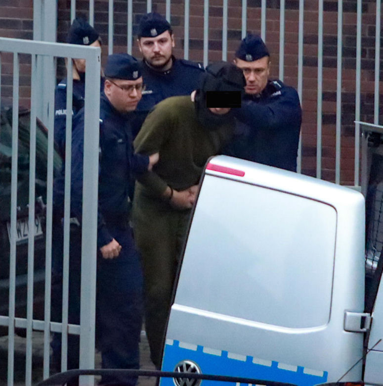 Dzieci znalazły zamordowaną mamusię. Rodzinny mord pod Mławą. Bestia pod specjalną ochroną