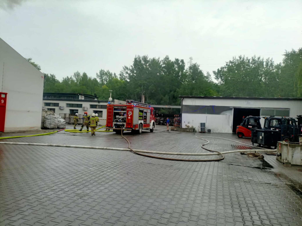 Wielki pożar hali w Gliwicach! Chmura dymu nad miastem