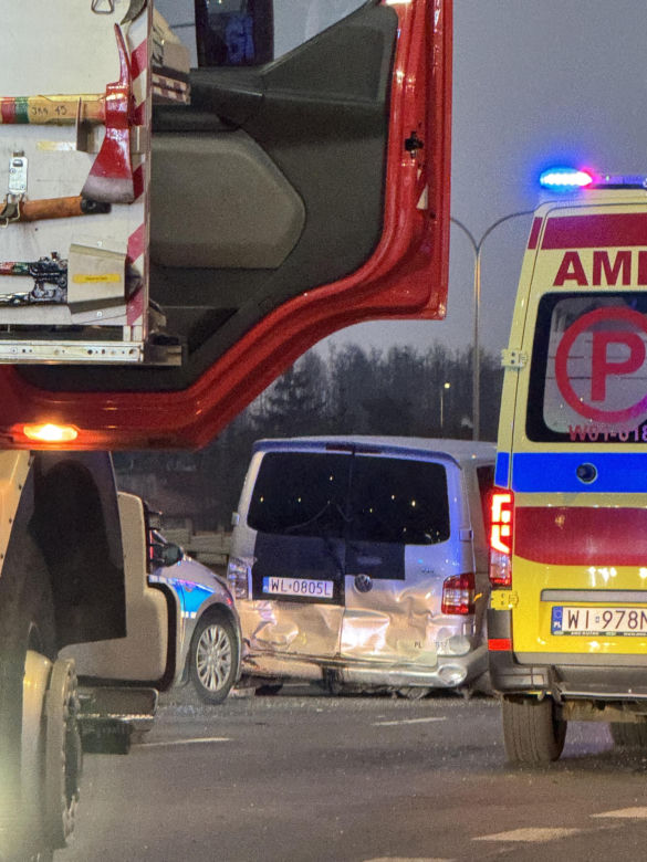  Warszawa. Wypadek na ul. Marsa. Zderzenie sześciu pojazdów [ZDJĘCIA]