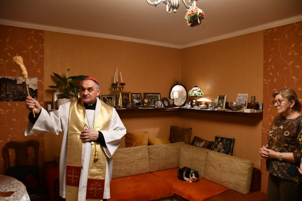 Bydgoski biskup odwiedził wiernych podczas kolędy! Wszyscy byli w szoku [ZDJĘCIA]