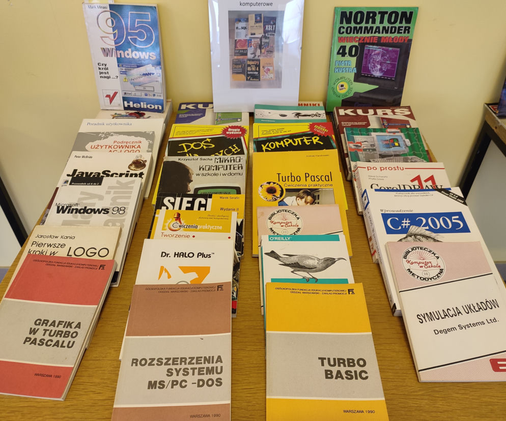 Wystawa retro komputerów w Bursie Międzyszkolnej w Lesznie