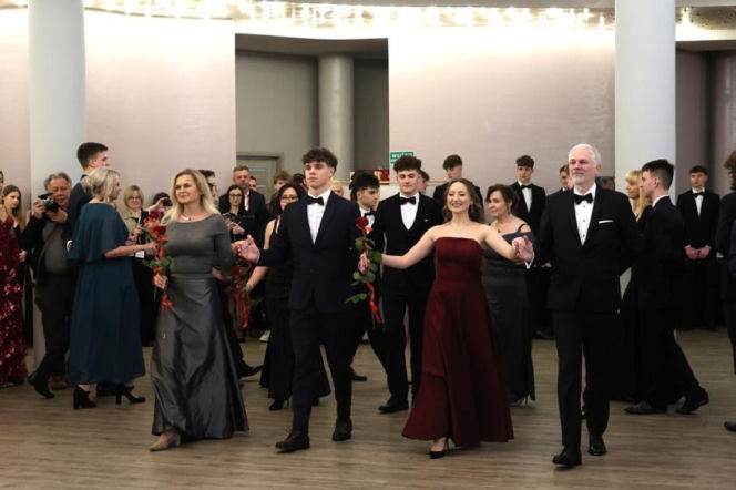 Barbara Nowacka na studniówce