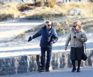 Stefan Friedmann z żoną na spacerze