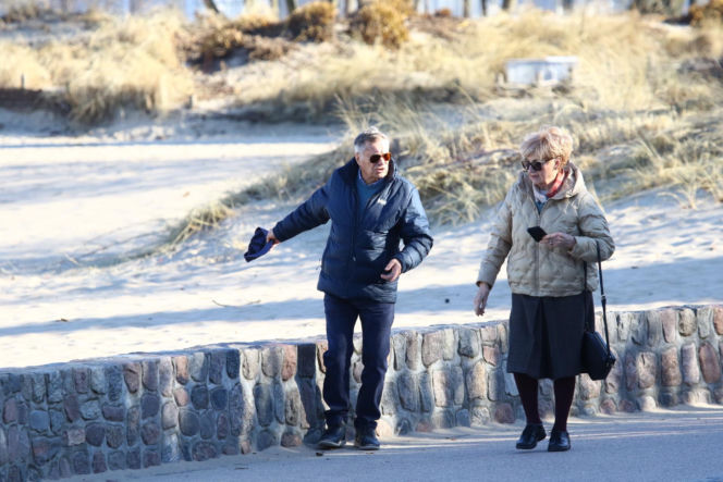 Stefan Friedmann z żoną na spacerze