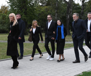 Agnieszka Woźniak-Starak ze znajomymi idzie na premierę filmu Ukryta gra