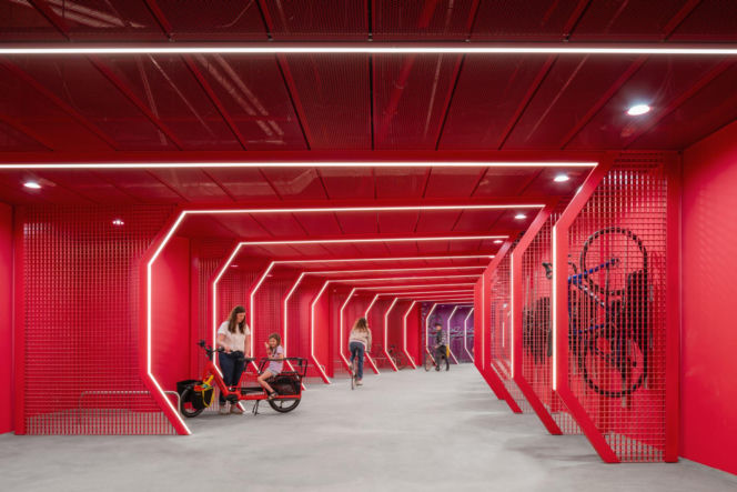 Parking rowerowy pod Placem Poczdamskim w Berlinie