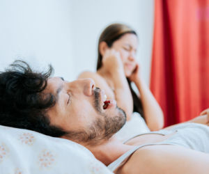 Bezdech senny a dieta. Te produkty mogą wspierać sen i zmniejszać objawy