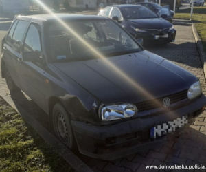 Naćpany 17-latek narobił szkód za kierownicą Golfa